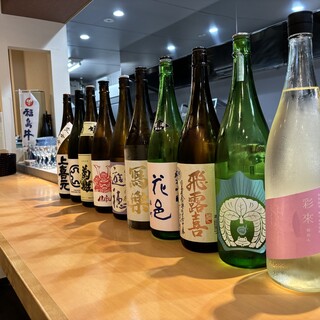 福島の日本酒など、全国各地から厳選した日本酒を多彩にご用意