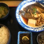 源平 - 煮魚定食（カレイの煮付）