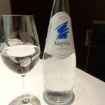 カンテサンス - 今日はワインではなくミネラルウォーターで