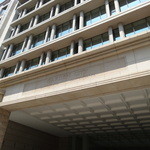 カンテサンス - この大きなビルの隅っこのほうにお店はあります。