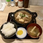 煮込み居酒屋 寅 - もつ煮定食1,000円
