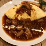 くるまり - 牛すじ赤ワイン煮込みオムライス　¥1,340-（税込）