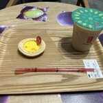 ゴンチャ - 料理写真:ブラックアーモンドミルクティー＆エッグタルト