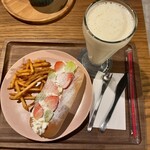 タマヤ カフェ - ドリンクが100円引きになるのかな、確か。