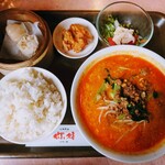 ニイハオ - 令和6年9月 ランチタイム(11:30〜13:55)
麺セット 税込1210円
担々麺、ライス大、小鉢、鶏唐揚げ、蒸し物2種
