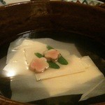 梅の花 - 湯豆腐です。