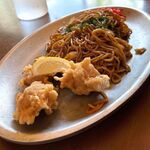 もみの木 - もみの木名物から揚げ焼きそば3
