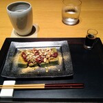 サントリー美術館 shop×cafe - よもぎ麩餅 〜ニッキ蜜をかけて〜