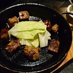 くいもの屋わん - カットのビーフステーキ