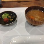 とんかつ 蒼樹 - 初めに豚汁（お代わり自由）とお新香が