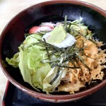 藤家 - 反対側から見るとレタスもたっぷり