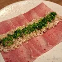 炭火焼肉ホルモン うしごろ 中目黒店 - タン刺し