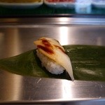 寿司 魚がし日本一 - 旬握りセット にぎり8貫 ＋ 手巻き1本 ＋ 味噌汁 780円。