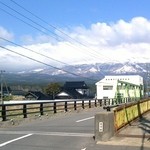 中華そば 七郎 - 月光川にかかる菅里橋