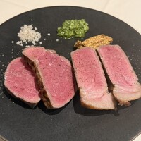 OSTERIA CHOUZETSU TOKYO - メイン(4人で1種)
                本日の赤身ステーキ
                外国のサーロイン