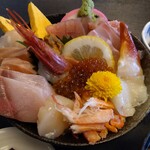 お食事処 多七 - 多七丼アップ。