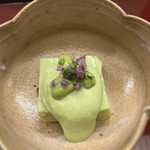 赤坂 菊乃井 - 昼懐石１５７３０円。茶豆豆腐。餡も枝豆を使い、豆だけで濃厚な味わいを出しています。