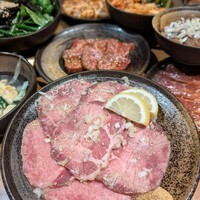 ホルモン焼肉 富や 栄店 - 