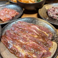 ホルモン焼肉 富や 栄店 - 