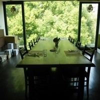 スパッツィオ･イノ - 店内から見える鮮やかな緑