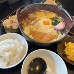 大右衛門うどん - 鍋焼きうどん¥900（白ご飯付き）