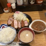 とんかつ 檍 - カレールー400円