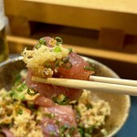 寿し辰 - 天かすのサクサクとマグロの組み合わせ、この新食感、おもしろーい！！ヾ('ﾛ'*)ﾉ"ｩﾝﾏｯ!