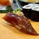 寿し辰 - 鰹漬け。
      静岡県民が好む脂の少ない爽やかな鰹、大将の絶妙な塩梅の漬け加減、最高です！