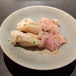 くく はなれ - ヤン、アカセン