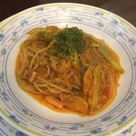 アニバーサリー - スモークサーモンとアスパラのトマトソーススパゲティー