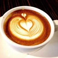常春 - カフェラテ☆
                目の前で描いてくれるラテアート。
                かわいい꒰⁎˃ ॢꇴ ॢ˂⁎꒱➴ෆ⃛
