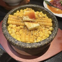 老舗精肉店直送 千種焼肉 飛騨牛の奴隷 千種店 - 焦がしもろこし石焼バター飯