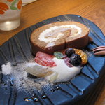 カフェ クウワ - 栗クリームのロールケーキ（450円）