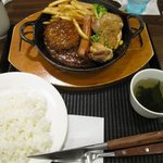 松屋グリル 西台店 - 「ミックスグリルA定食(\819)」。