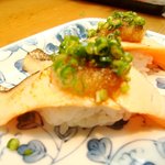 ほてい鮨 - あぶりサーモンの握り