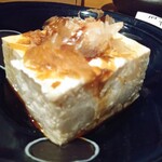 府中日本酒バルTOKUTOUSEKI - お刺身3種、具沢山鍋付き秋のスタンダードコースの秋の湯豆腐　花鰹柚子ポン酢