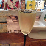 Ms.Plate - スパークリング。甘めをいただいたけど、炭酸ですっきり。