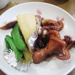 お食事処 渡舟 - 明石蛸の煮付け　筍、スナック豌豆
