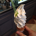 ジェラテリア アクオリーナ - ジェラートソフト メープル（570円）