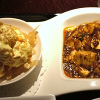 過門香 銀座本店 - 大海老の特製マヨネーズソース炒め・重慶式麻婆豆腐
                