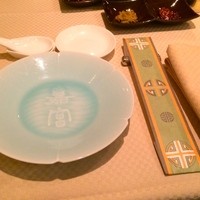 崎陽軒本店 嘉宮 - テーブルセッティングとお通し．．．