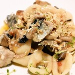 Motivo ワインと料理 - オレキエッテ(北海道新サンマとキノコ、すだちのソース)