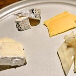 Motivo ワインと料理 - チーズ盛り合わせ