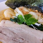 あはれ - 海老ワンタンと肉ワンタンのハーフ
