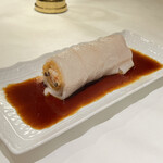 ヤウメイ - プルプルモチモチの皮と、パリパリの揚げ湯葉の真逆の食感が新しい。