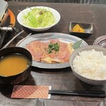 とり焼き・松阪牛ホルモン 月や - 