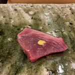 鮨桂太 - カツオ(塩と辛子)