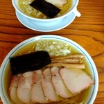 きく屋 - 手前＝チャーシューメン大盛、奥＝中華そば