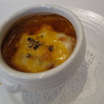 シック プッテートル - トリップのトマト煮のグラタン仕立て、グリュイエール・チーズと黒胡椒で1