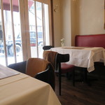 シック プッテートル - ビストロを思わせるカジュアルな内装2